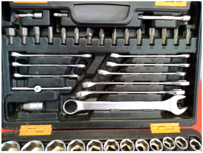 Наборы инструментов Набор инструментов, 1/2" , 1/4" , CrV, пластиковый кейс 82 предм *Уценка  от магазина Zakaz43