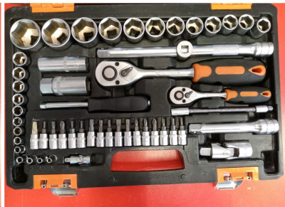 Наборы инструментов Набор инструментов, 1/2" , 1/4" , CrV, пластиковый кейс 82 предм *Уценка  от магазина Zakaz43